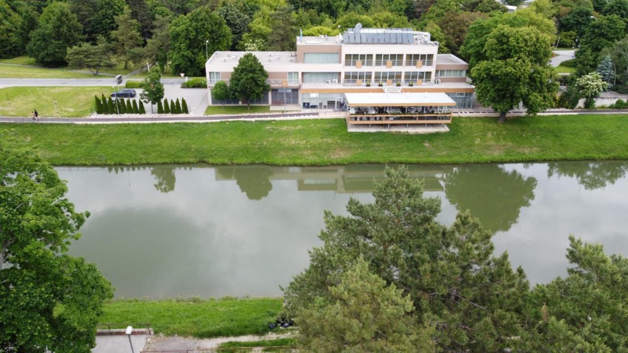 Hotel River Nitra Exterior foto